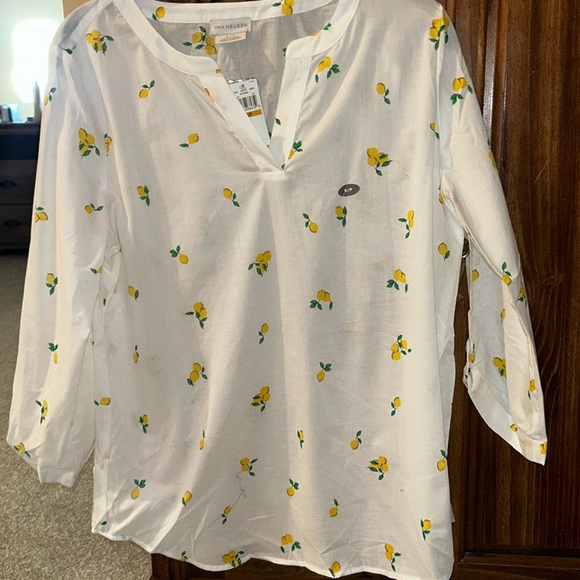 Adorable lemon print top from Van Heusen. Never worn - Picture 1 of 5